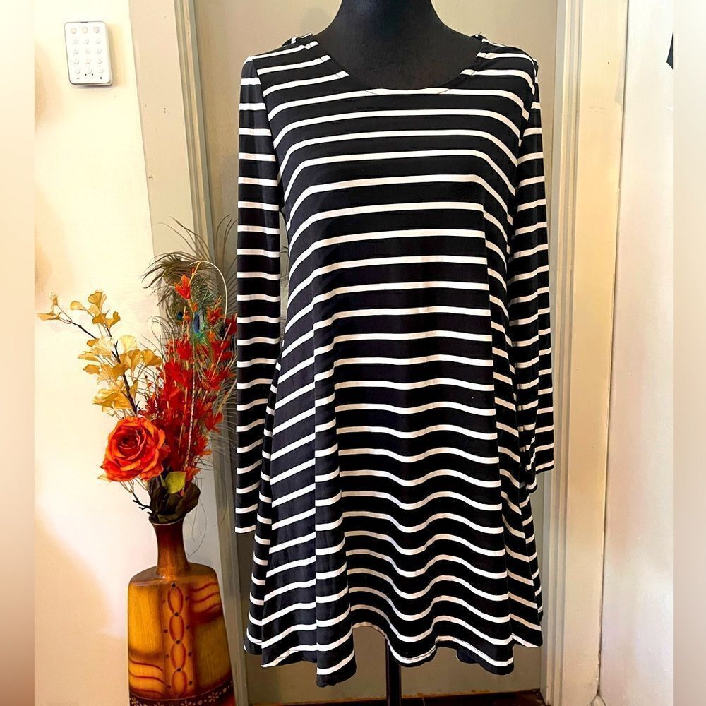 Rue21 white striped long sleeve dress M.